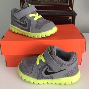 Nike Baby Flex Experience, Size 5